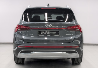Подержанный автомобиль Hyundai Santa Fe 2022 года (5 фото)