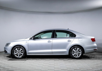 Подержанный автомобиль Volkswagen Jetta Sedan 2013 года (8 фото)