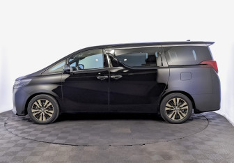 Подержанный автомобиль Toyota Alphard 2018 года (8 фото)