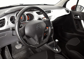 Подержанный автомобиль Citroen C3 Hatchback 2012 года (8 фото)