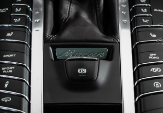 Подержанный автомобиль Porsche Macan 2014 года (18 фото)