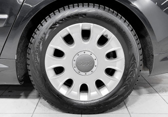 Подержанный автомобиль Audi A8 2007 года (10 фото)