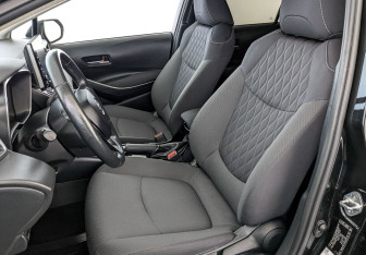 Подержанный автомобиль Toyota Corolla Sedan 2021 года (20 фото)