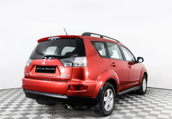 Подержанный автомобиль Mitsubishi Outlander 2012 года (3 фото)