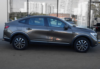 Подержанный автомобиль Renault Arkana 2022 года (4 фото)