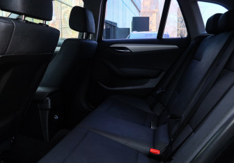 Подержанный автомобиль BMW X1 2014 года (8 фото)