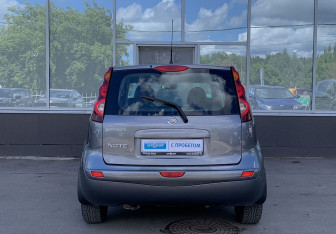 Подержанный автомобиль Nissan Note 2012 года (6 фото)