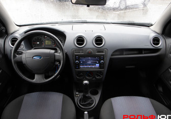 Подержанный автомобиль Ford Fusion 2008 года (11 фото)