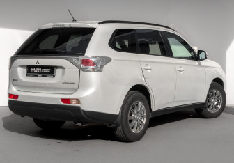 Подержанный автомобиль Mitsubishi Outlander 2013 года (5 фото)
