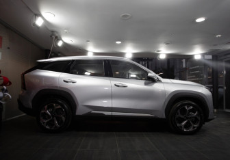 Новый Geely Atlas 2025 (4 фото)