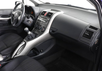 Подержанный автомобиль Toyota Auris Hatchback 2008 года (6 фото)