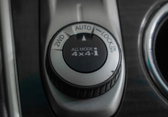 Подержанный автомобиль Nissan Pathfinder 2015 года (16 фото)