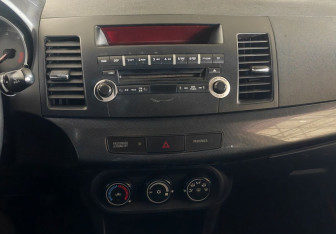 Подержанный автомобиль Mitsubishi Lancer Sedan 2008 года (14 фото)