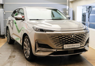 Подержанный автомобиль Changan UNI-K 2023 года (3 фото)