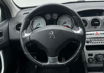 Подержанный автомобиль Peugeot 408 2014 года (12 фото)