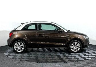 Подержанный автомобиль Audi A1 2010 года (4 фото)