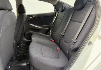 Подержанный автомобиль Hyundai Solaris Sedan 2012 года (11 фото)