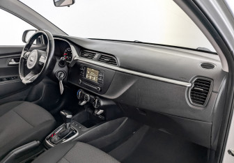 Подержанный автомобиль Kia Rio Hatchback 2021 года (11 фото)