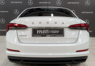 Подержанный автомобиль Skoda Rapid Liftback 2021 года (6 фото)