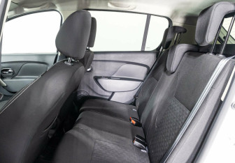 Подержанный автомобиль Renault Sandero 2020 года (11 фото)