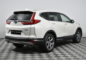 Подержанный автомобиль Honda CR-V 2017 года (3 фото)