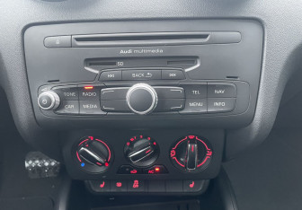 Подержанный автомобиль Audi A1 2012 года (14 фото)