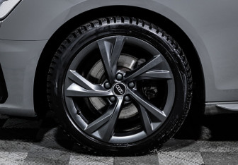 Подержанный автомобиль Audi A4 Sedan 2021 года (15 фото)