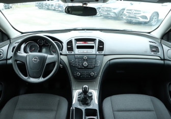 Подержанный автомобиль Opel Insignia Liftback 2013 года (12 фото)