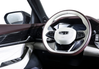 Подержанный автомобиль Geely Monjaro 2023 года (16 фото)