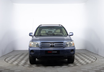 Подержанный автомобиль Toyota Highlander 2005 года (2 фото)