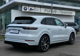 Подержанный автомобиль Porsche Cayenne 2020 года (5 фото)