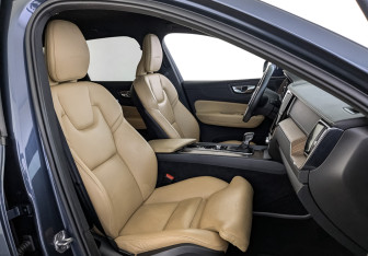 Подержанный автомобиль Volvo XC60 2020 года (25 фото)