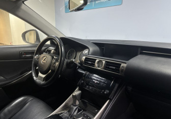 Подержанный автомобиль Lexus IS Sedan 2014 года (20 фото)