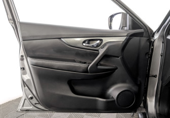 Подержанный автомобиль Nissan X-Trail 2015 года (19 фото)