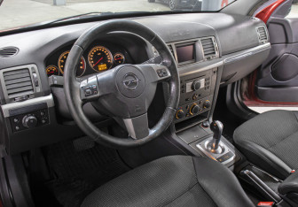 Подержанный автомобиль Opel Vectra Sedan 2006 года (15 фото)