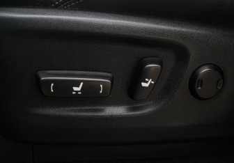 Подержанный автомобиль Toyota Land Cruiser Prado 2013 года (14 фото)