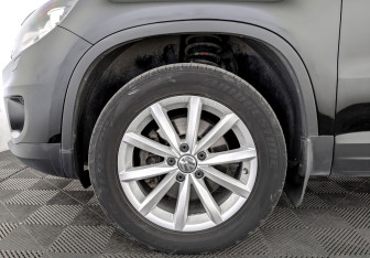 Подержанный автомобиль Volkswagen Tiguan 2016 года (18 фото)