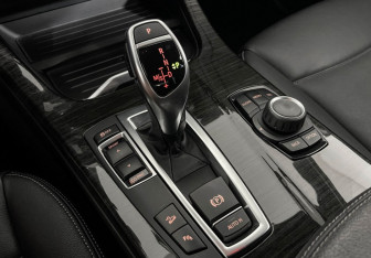 Подержанный автомобиль BMW X4 2015 года (16 фото)
