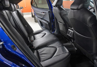 Подержанный автомобиль Toyota Camry Sedan 2021 года (12 фото)