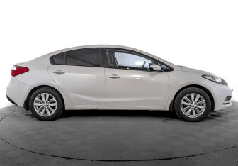 Подержанный автомобиль Kia Cerato Sedan 2015 года (4 фото)