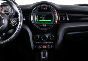 Подержанный автомобиль MINI Hatch 2018 года (14 фото)