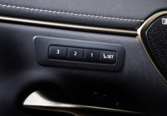 Подержанный автомобиль Lexus ES 2019 года (26 фото)