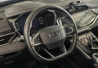 Подержанный автомобиль Geely Atlas Pro 2021 года (12 фото)