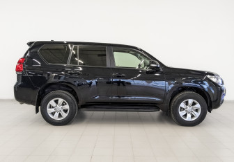 Подержанный автомобиль Toyota Land Cruiser Prado 2021 года (4 фото)