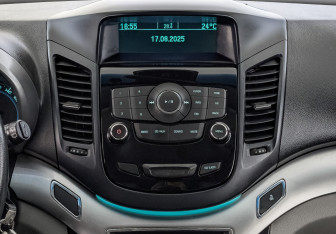 Подержанный автомобиль Chevrolet Orlando 2012 года (17 фото)