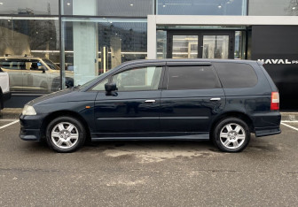 Подержанный автомобиль Honda Odyssey Compactvan 2000 года (8 фото)