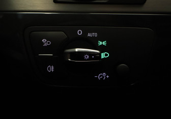 Подержанный автомобиль Audi Q7 2015 года (8 фото)