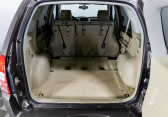 Подержанный автомобиль Suzuki Grand Vitara 2012 года (17 фото)