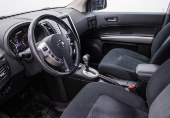 Подержанный автомобиль Nissan X-Trail 2012 года (10 фото)