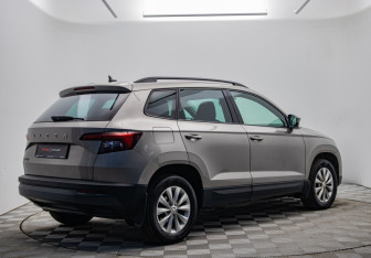 Подержанный автомобиль Skoda Karoq 2020 года (5 фото)
